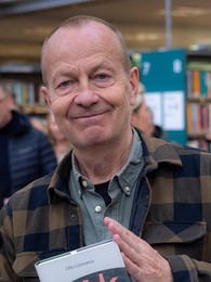 Poträttbild av Olle Lönnaeus