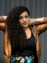 Poträttbild av Athena Farrokhzad