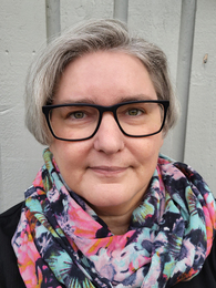 Poträttbild av Lotta Lundh
