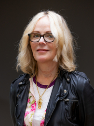 Poträttbild av Dani Shapiro